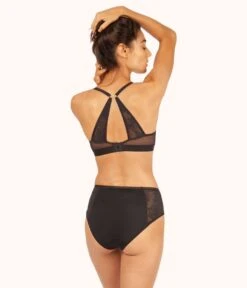 The Smooth Lace T-Shirt Bra: Jet Black 10 The Smooth Lace T-Shirt Bra: Jet Black -Cheap Lingerie Store 4 on model back1 smooth lace t shirt bra jet black 2e4d422f 4da7 4d4c 8de8 86a5876d52f0